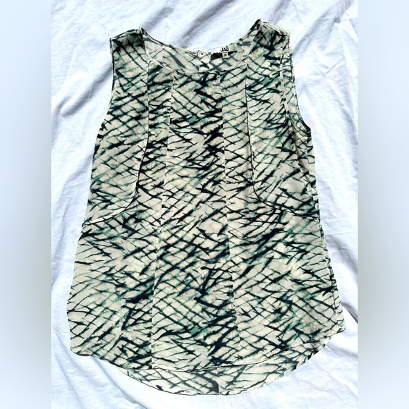 Jag Jeans Tops - Jag sleeveless pure silk blouse size 10